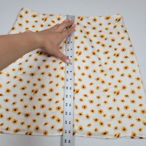 NWT WeWoreWhat Revolve Ditsy Daisies Mini Slip Skirt Sz S Ivory Multi Floral - Picture 8 of 11